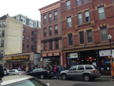 See the line extend for Mike's Pastry shop?